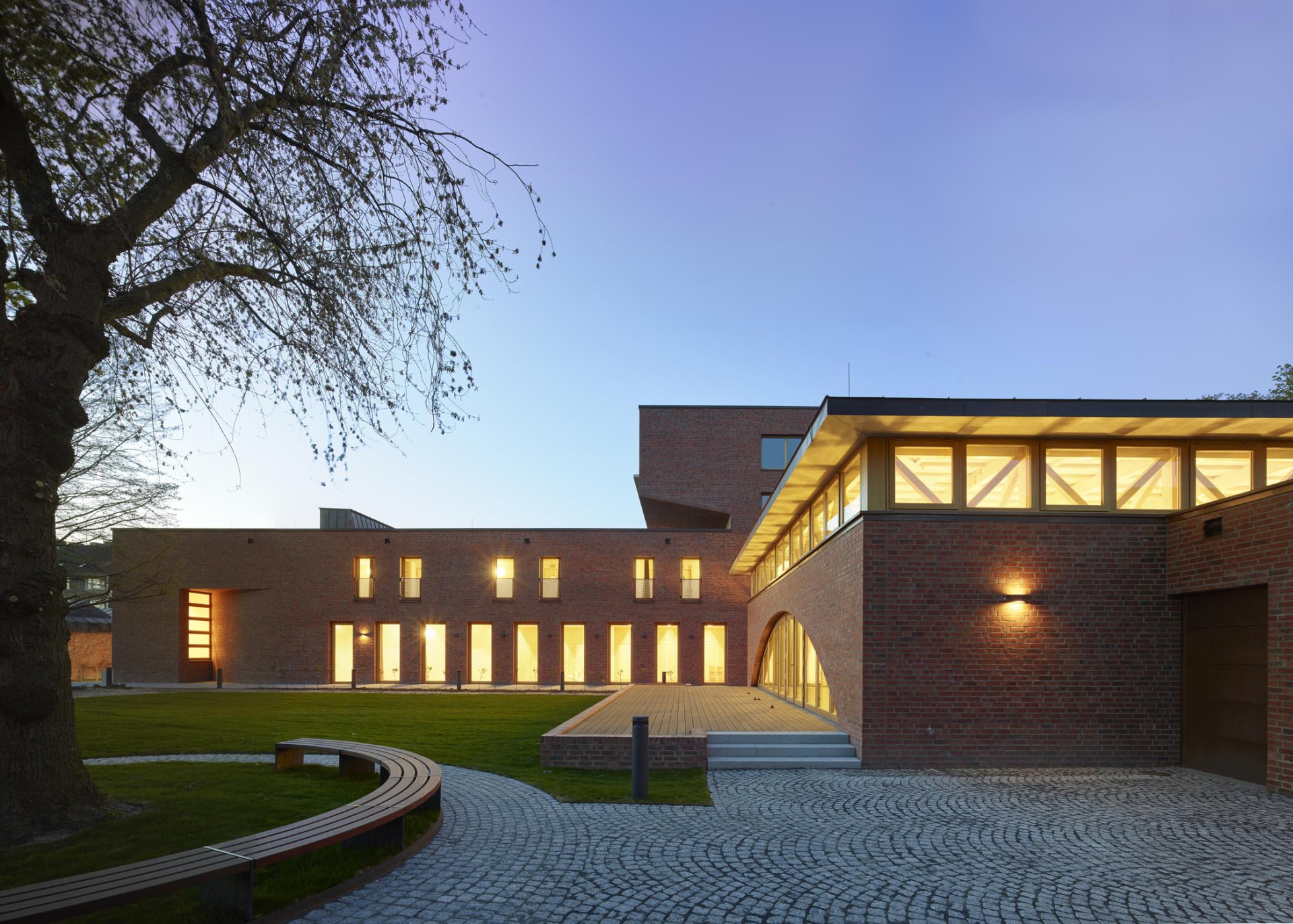 School Annex and Housing, Cologne-Lindenthal