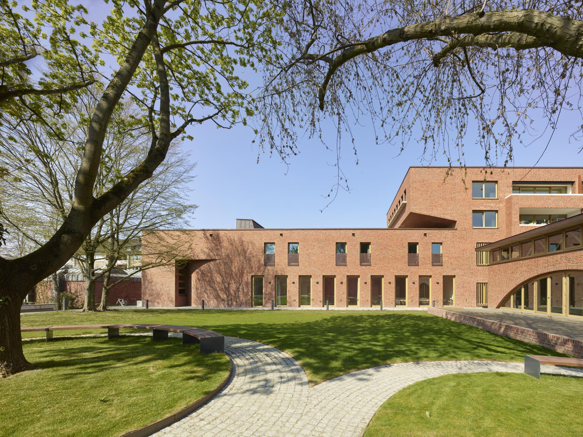 School Annex and Housing, Cologne-Lindenthal