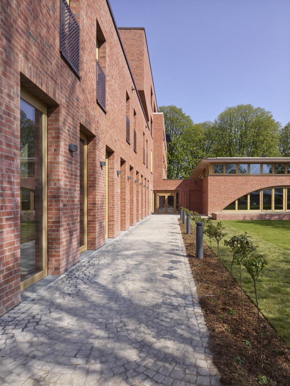 School Annex and Housing, Cologne-Lindenthal