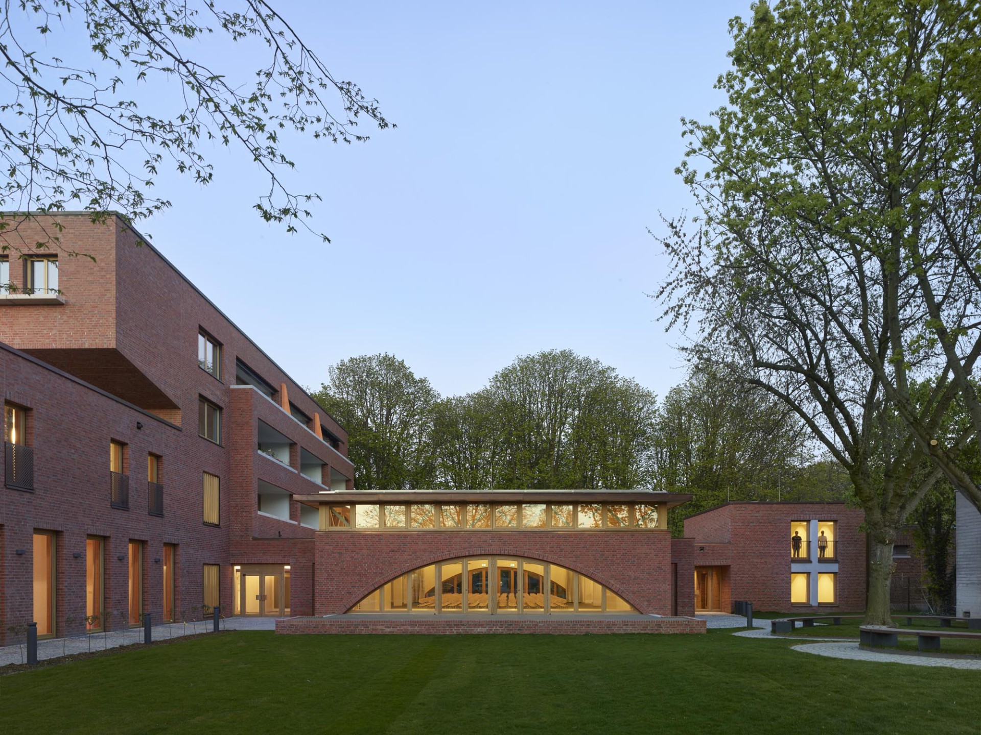 School Annex and Housing, Cologne-Lindenthal