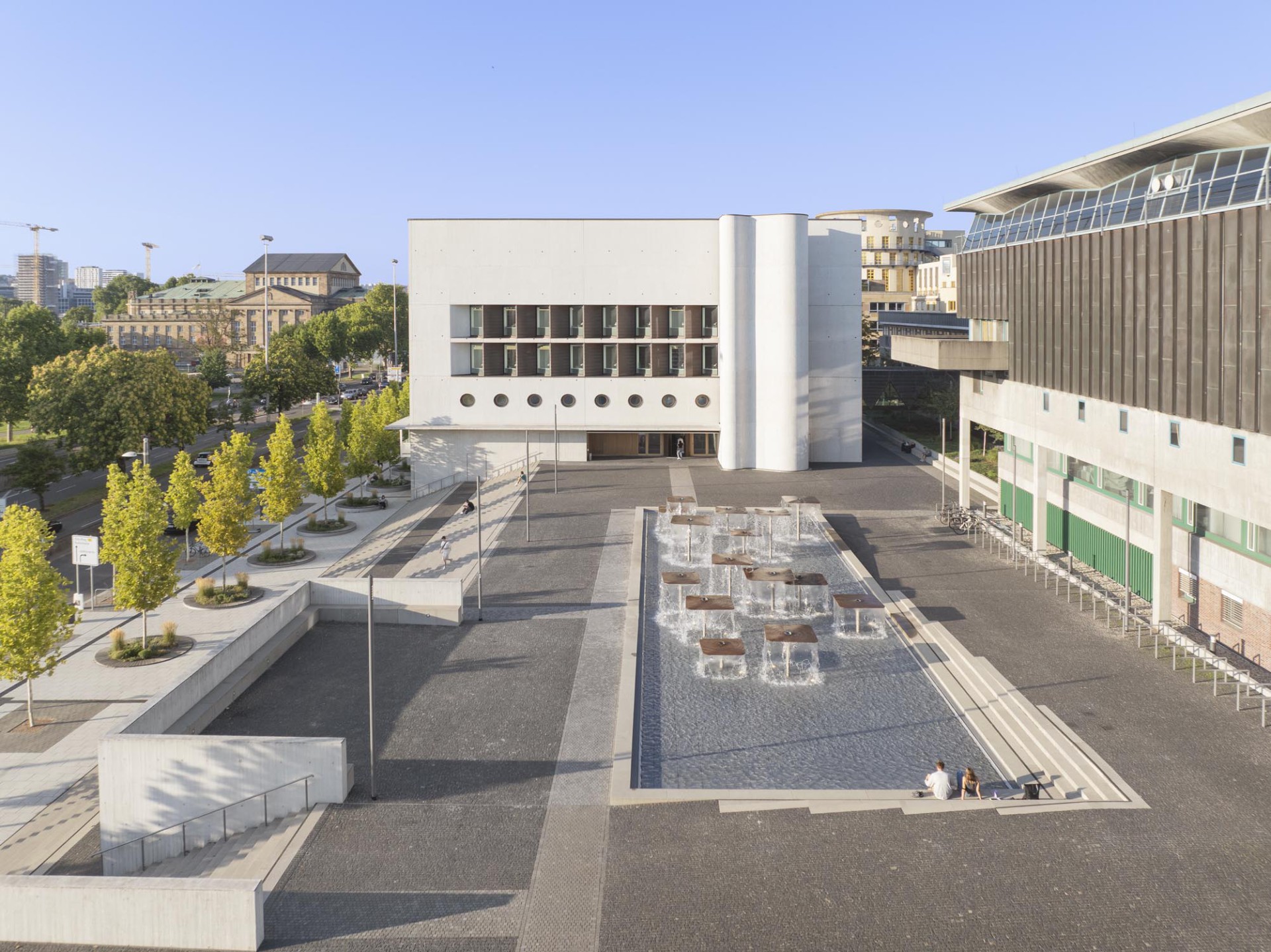 Vorfeld Württembergische Landesbibliothek - Boulevard, Freitreppe und Platz mit Fitz-Faller-Brunnen